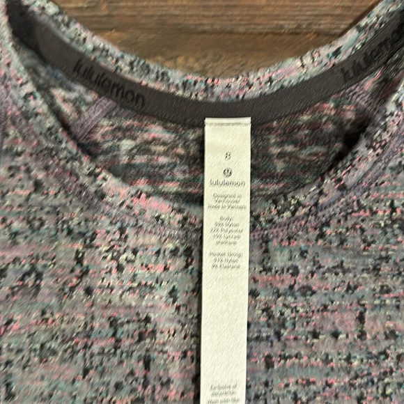 Lululemon Runderful Long Sleeve. NWT. Size 8 - Picture 2 of 6